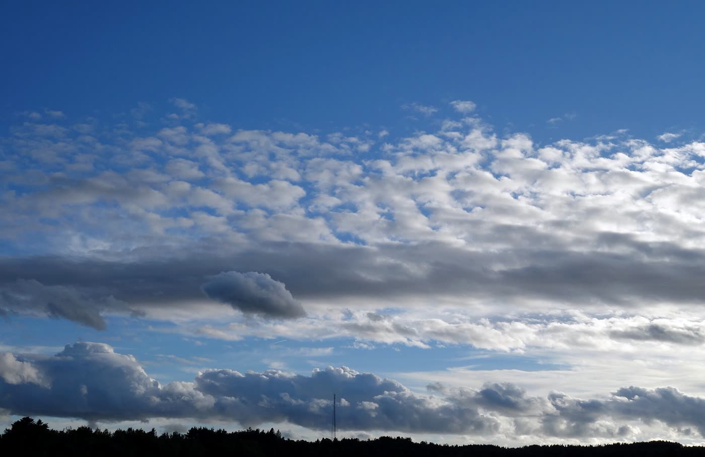 Nubes de desarrollo sobre el horizonte en una jornada de inestabilidad